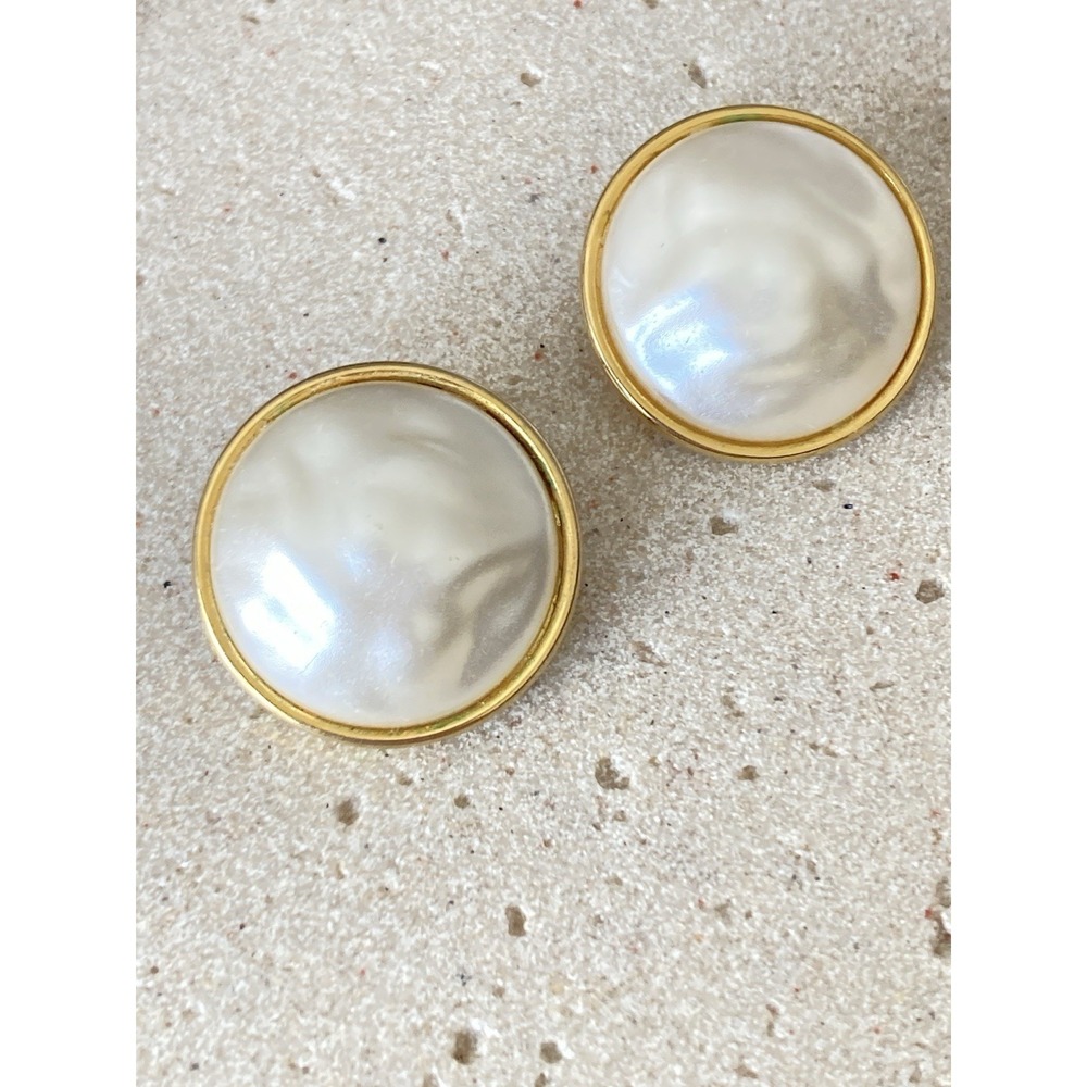 Faux Mother of Pearl Button Stud Earrings Gold Tone Round 90’s Style Glam Runway